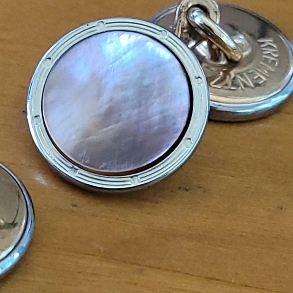 Vintage KREMENTZ Mother of Pearl Round Cufflinks Gold Tone USA 5.05g